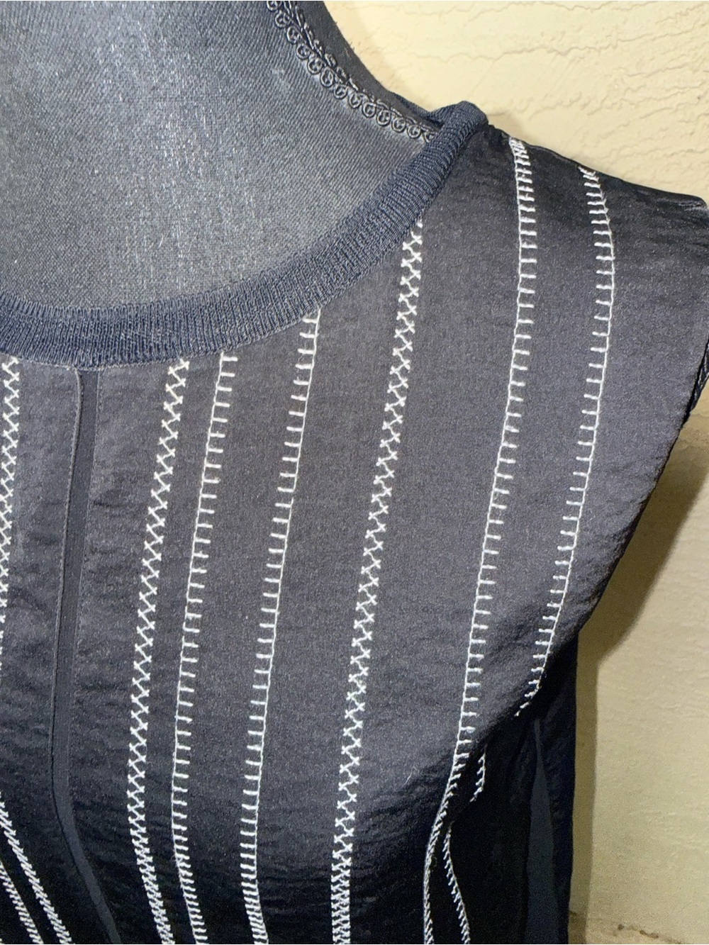 Vince S Black Contrast Ladder Stitch Tank Blouse Quiet Luxury Minimalist - Picture 4 of 8